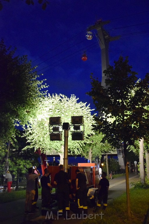 Koelner Seilbahn Gondel blieb haengen Koeln Linksrheinisch P846.JPG - Miklos Laubert